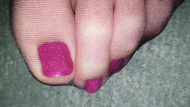 Wife's Nylon: Xuất tinh trên chân nylon # 1