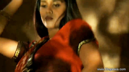 Eleganxia: 性感的印度宝贝跳舞并展示她完美的身体