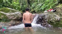 Isak pervert: Berjalan Melalui Hutan Dan Kemudian Melancap Di Luar Rumah