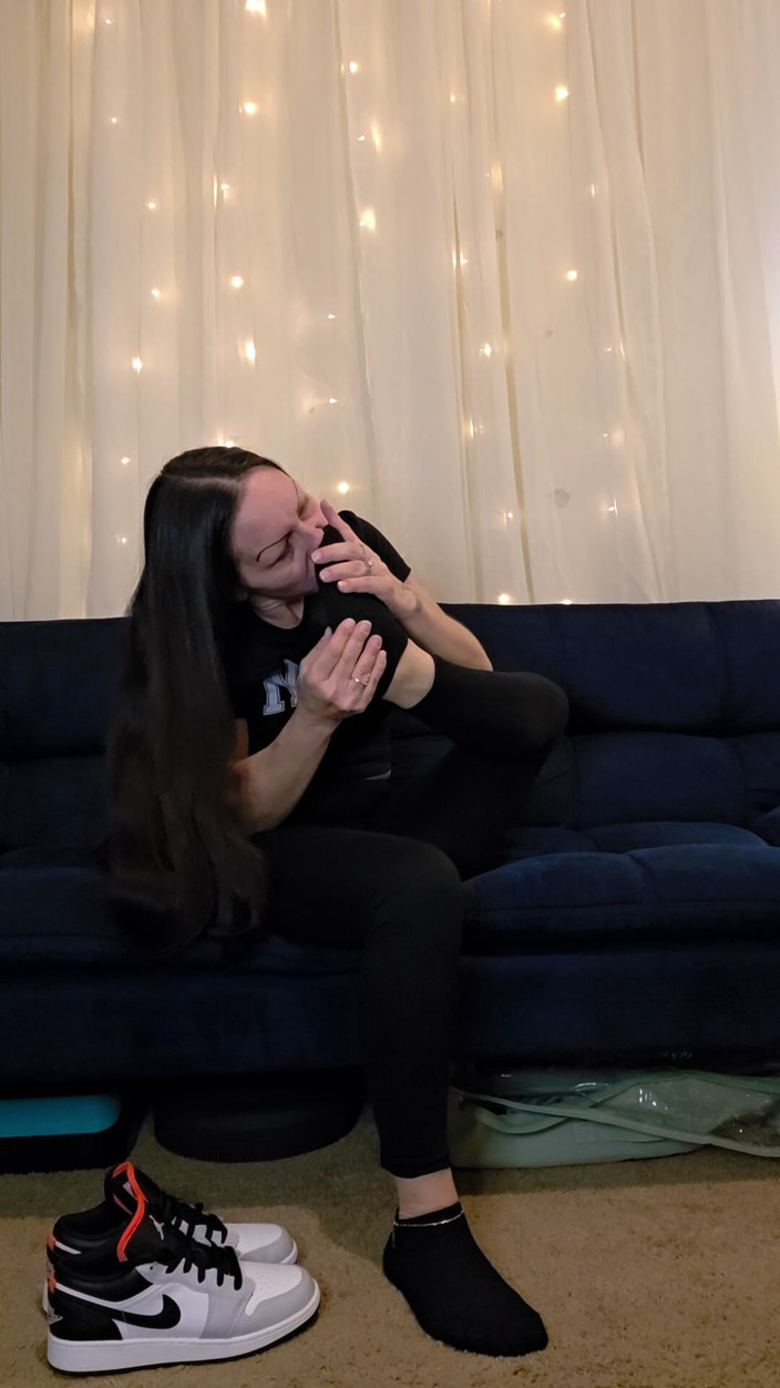 Raven Willow: Upozornění, čichání mých zahýbajících nohou