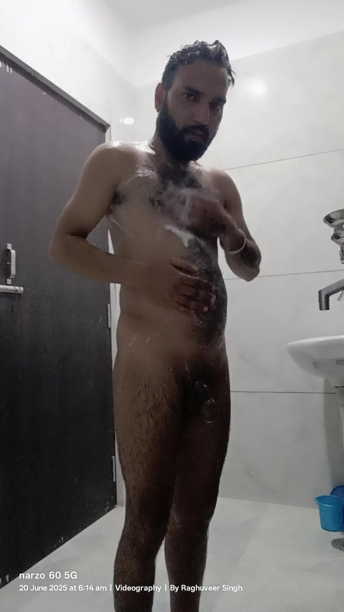 Rajasthani-old-lover: Seks Indische Desi-man geniet van een douche