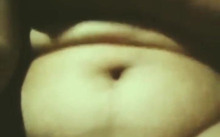 Indian sexy studio: कामुक भारतीय पत्नी पति के अनुपस्थित होने पर चूत और बड़े स्तन दिखाती है हस्तमैथुन करती है