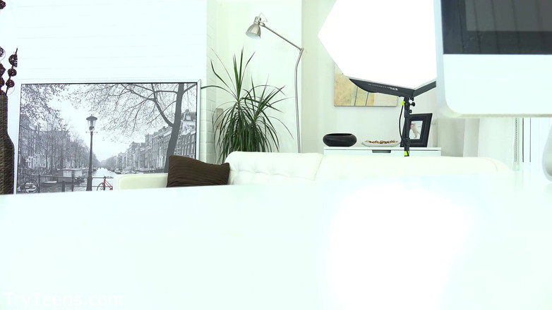 Try Teens: शरारती लड़की Sara kay अभी 18 साल की हो गई है और अपने सेक्सी छोटे शरीर को दिखाने के लिए इंतजार नहीं कर सकती