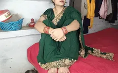 Beautiful Sexy Bhabhi in Green Saree