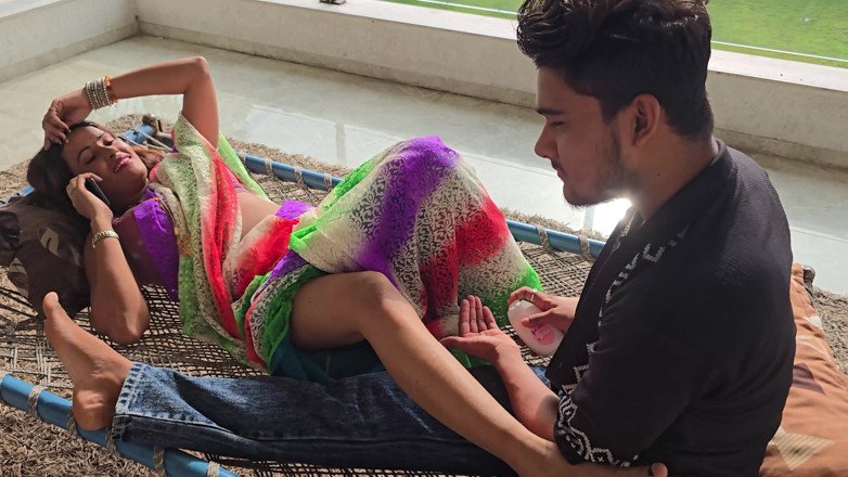 Madhu bhabhi 69: Indische ehefrau betrügt mit ihrem ehemann und fickt mit massage-jungen