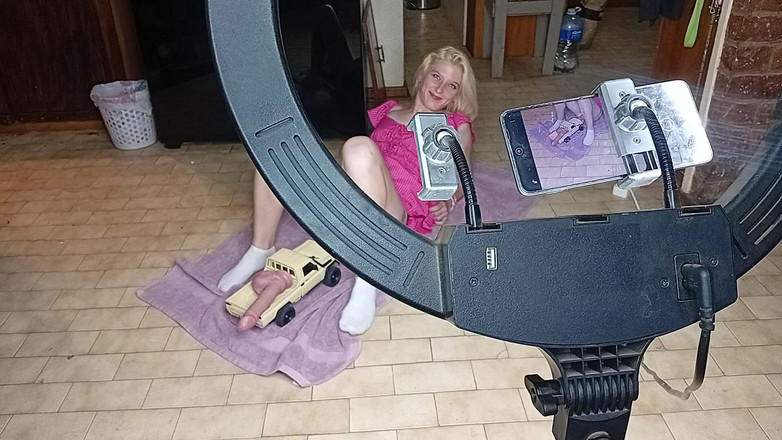 18blondteen: RC carwith dildo kongkek pepek blonde panas berumur 19 tahun