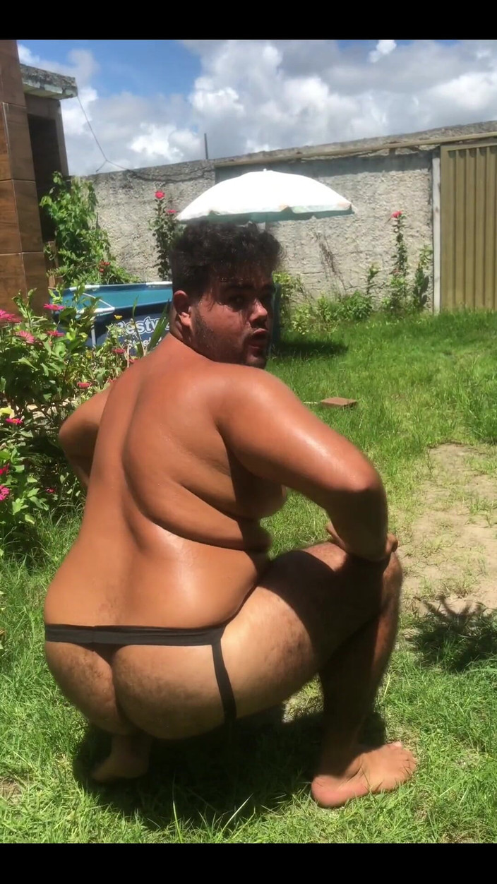 VEN1CIU: Urso oleado ao ar livre