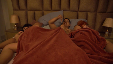 celestealba: Saya dan rakan saya berkongsi zakar besar itu, dia mempunyai...