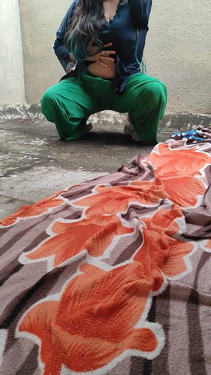 Hot crystal: Terras plaagende vriendin betrapt door vriendje