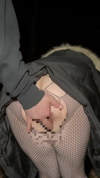 Japońska sub żona debiut na świeżym powietrzu! Seks analny na kapturze z anal kremówka!