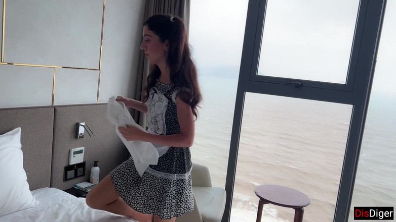 Dis Diger: Zastavení freeze time s služkou, obrovská výstřik do kundičky hotelové...