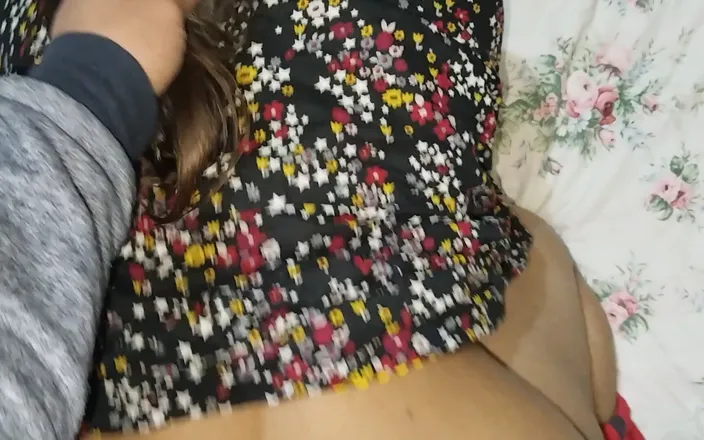 Sairaxsaim: law_Horny Saeraxsym'de amcığımı erkek kardeşime temizletiyorum