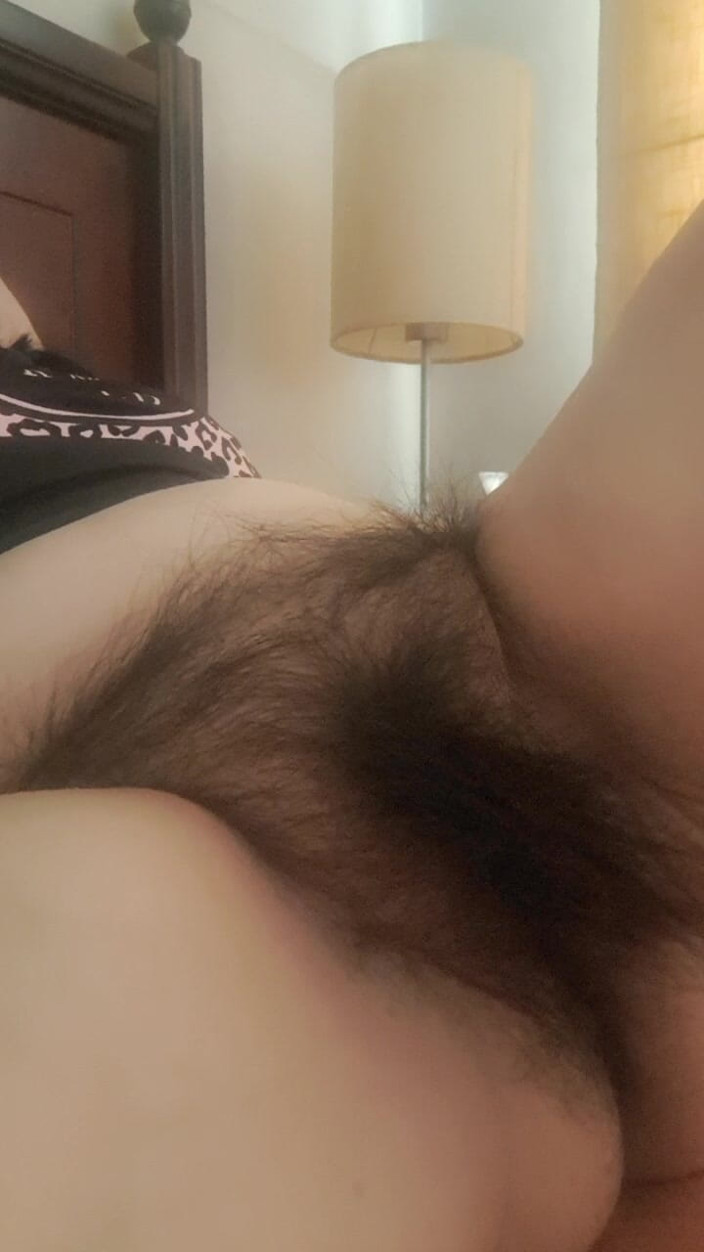Mommy big hairy pussy: PEPEK BERBULU MILF