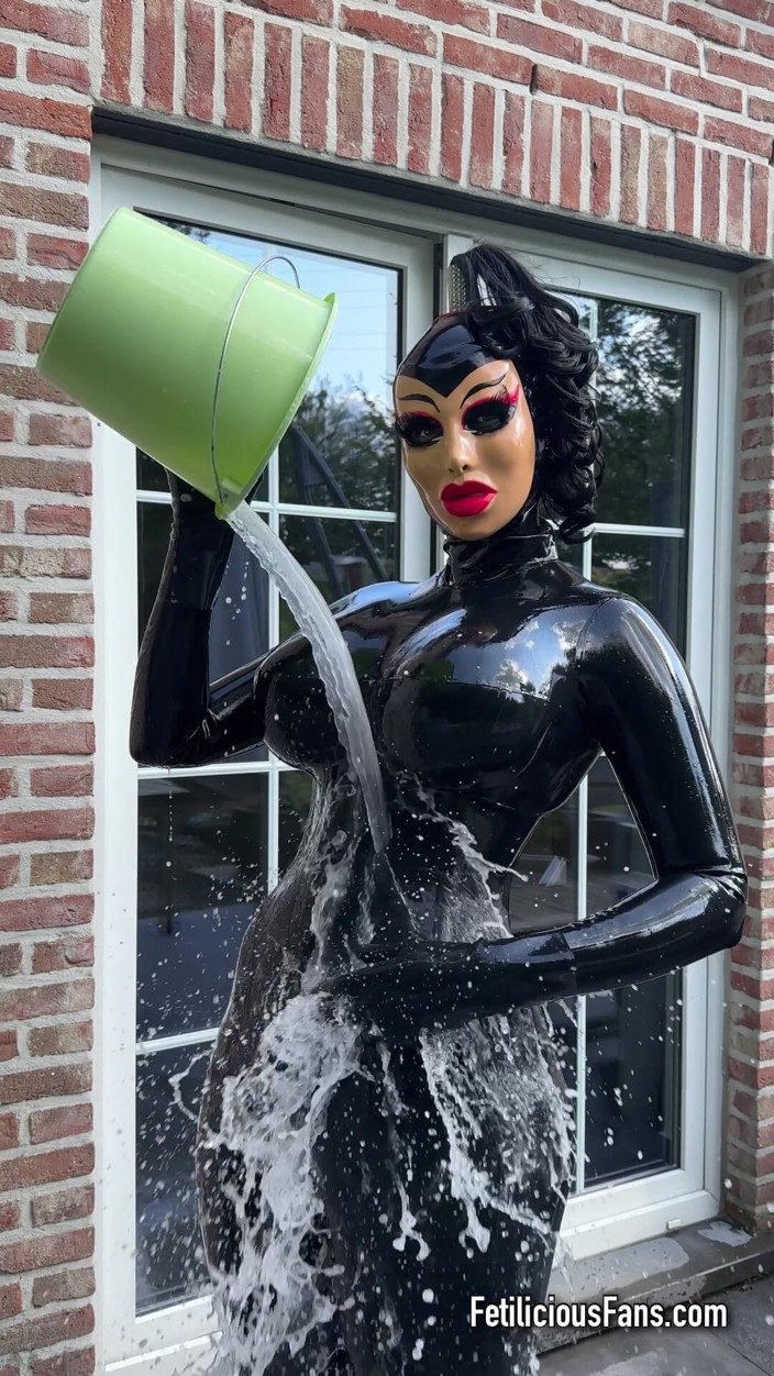 Miss_Fetilicious: Obyčejný den v mém latexovém životě