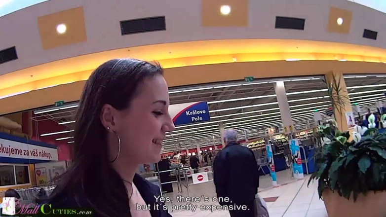 Old Nanny: MALLCUTIES - rozkošná teenagerka Liliet miluje sex s cizími lidmi