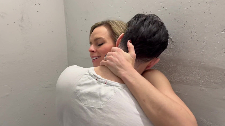 Serenity Cox: Podwójne kremówka podczas podstępnej klatki schodowej łączą się z 2 facetami / niechlujnymi...