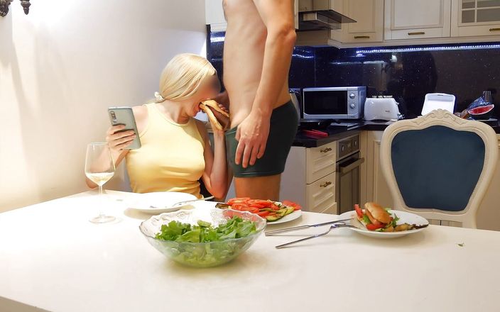Nimfomanhub: ホットドッグのディック。いたずらは制御不能です!