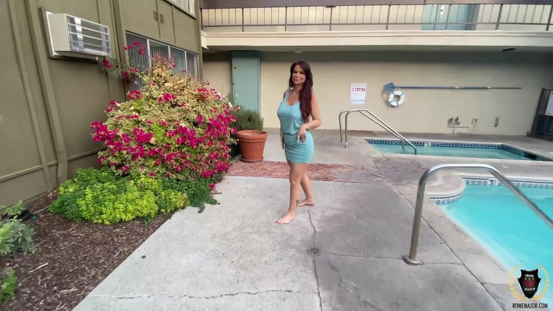 Rome Major Hot Wife: Řím major sexy manželka u bazénu Vyzvednout