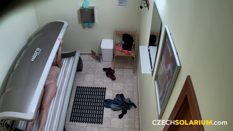 Czech Solarium: Tschechisches Solarium 181: rothaarige junge frau zeigt ihre muschi im Solarium
