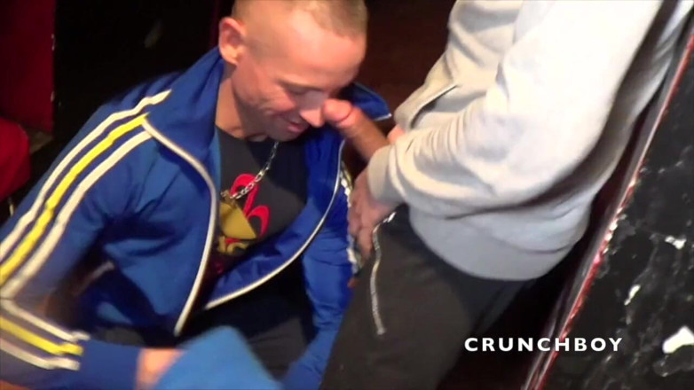 BAREBACK AND CREAMPIE CLUB: Jordan geneukt zonder condoom door top latino