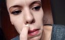 petite-mia: Picking My Fat Nose and Blowing Out My Snot Close...