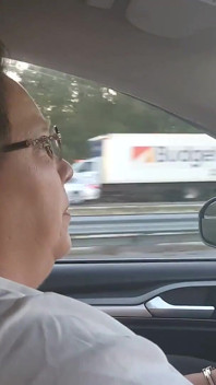 Zigarren-exhibitionistin dawn auf der autobahn