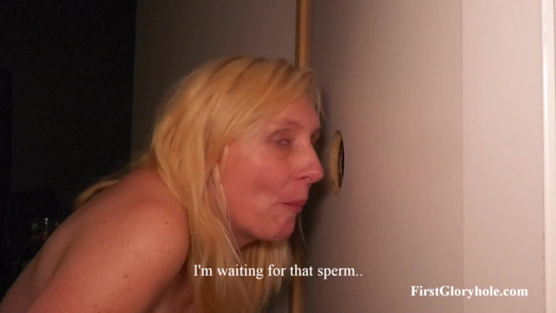 First Gloryhole: Dojrzała kobieta Lena - jej pierwsza część Gloryhole numer 4