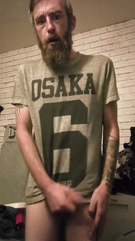 Velký tvrdý čůrák honí a kouří
