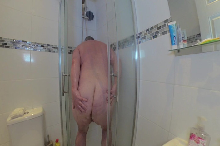 Solo Male VR180 Billy the Bear: VR180, l’heure de la douche ! Il est temps de se...