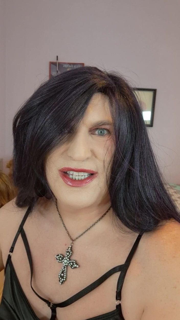 Victoria Lecherri: 让我们像女人一样张开双腿，互相舔舐！