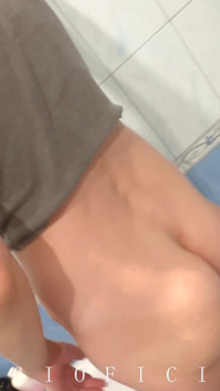 내가 순결을 유지한다면 그것은 당신이 나를 알몸으로 촬영하고 오럴을 해달라고 요청하는 것을 의미하지 않는다
