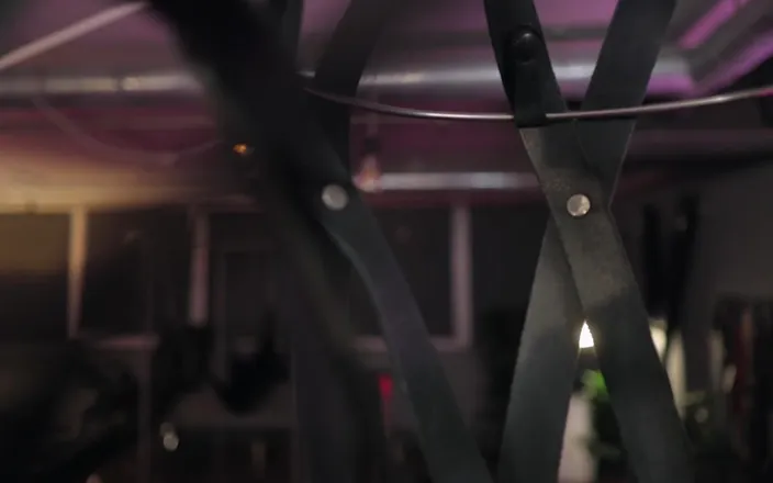 Countess diamond: Leather Bondage Strap Cage - Total Weightless Confinement