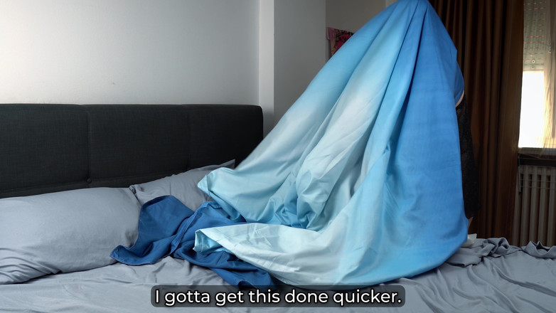 Toma Mur: Stiefmutter, Die in Bett Stecken Bleibt, Wird Bis Ins Gesicht...