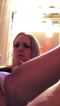 Squirting Sexy Blonde