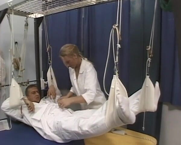 BB Video - Old School: La teen tedesca amatoriale bionda viene scopata analmente # 4