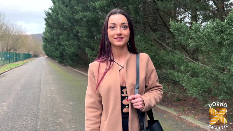 Porno Baguette: Angela, sexgudinna, älskar trekant
