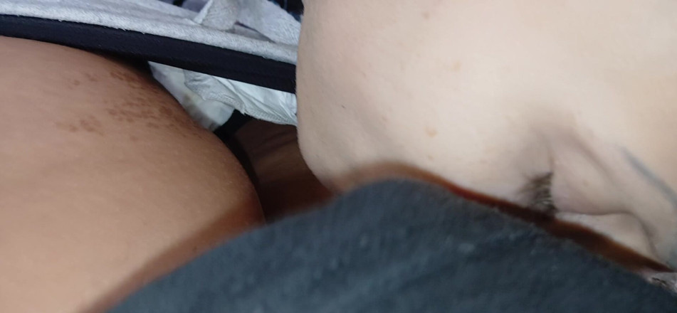 Lesbian-illusion: Teman wanita ketiga kami terus menonton di taman supaya tiada...
