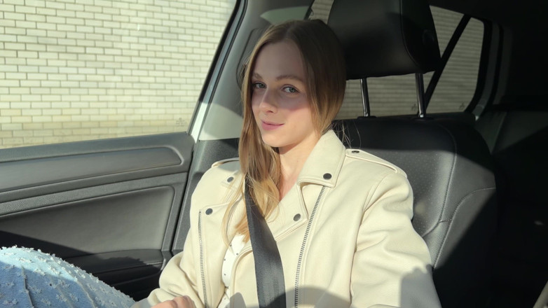 Arisha Mills: Nessun Soldo per Pagare Un Taxi? Poi Togliti Le Mutandine....