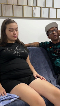 Ne approfitto che la mia amica sta per fare una doccia per scopare il suo piccolo ragazzo con il suo pene ricco e finisce per darmi il suo latte nel culo