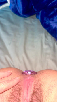 Prima volta che la sorellastra si fa scopare il culo vergine della sorellastra