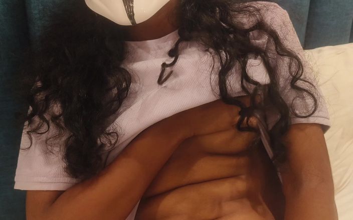 VillageBlackfairy: Gurka använder sexig känsla