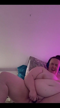 SUDUT PANDANGAN PERTAMA: Saya Camming Dengan Awak