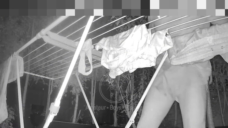 AmateurMates: Curat spălătorie, Gânduri murdare - Două bicurious flatmates, Jules și Simon, devin...