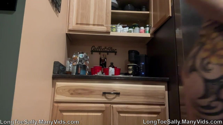 Long Toe Sally Big Buns: 개스드 바나나