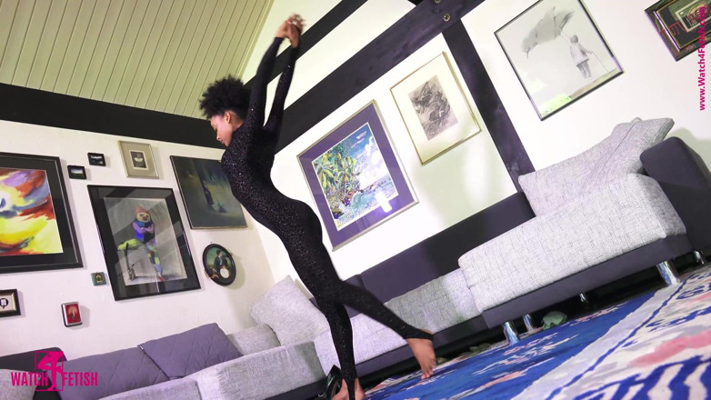Gymnastic: chamakdaar kaali kaitsoot