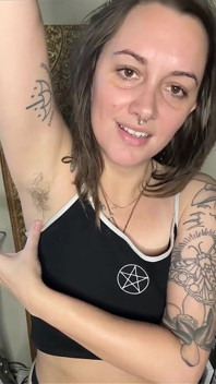 与奇瑞树的腋窝崇拜和吸烟诱惑