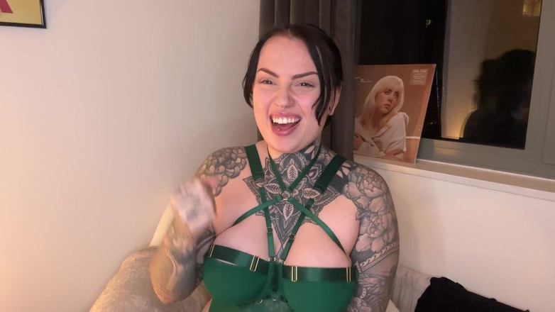 Miss Valentina: हिलाते हुए पकड़ा गया देखने का बिंदु हिलाने के निर्देश