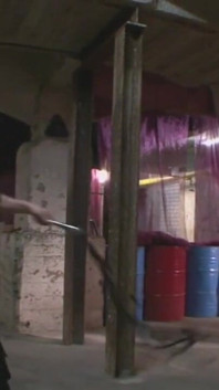 Upokarzający dildo penetrował w cipkę w dupę