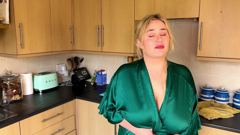 JessieHH: New Video Incumming