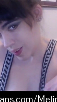 Lounge titten necken